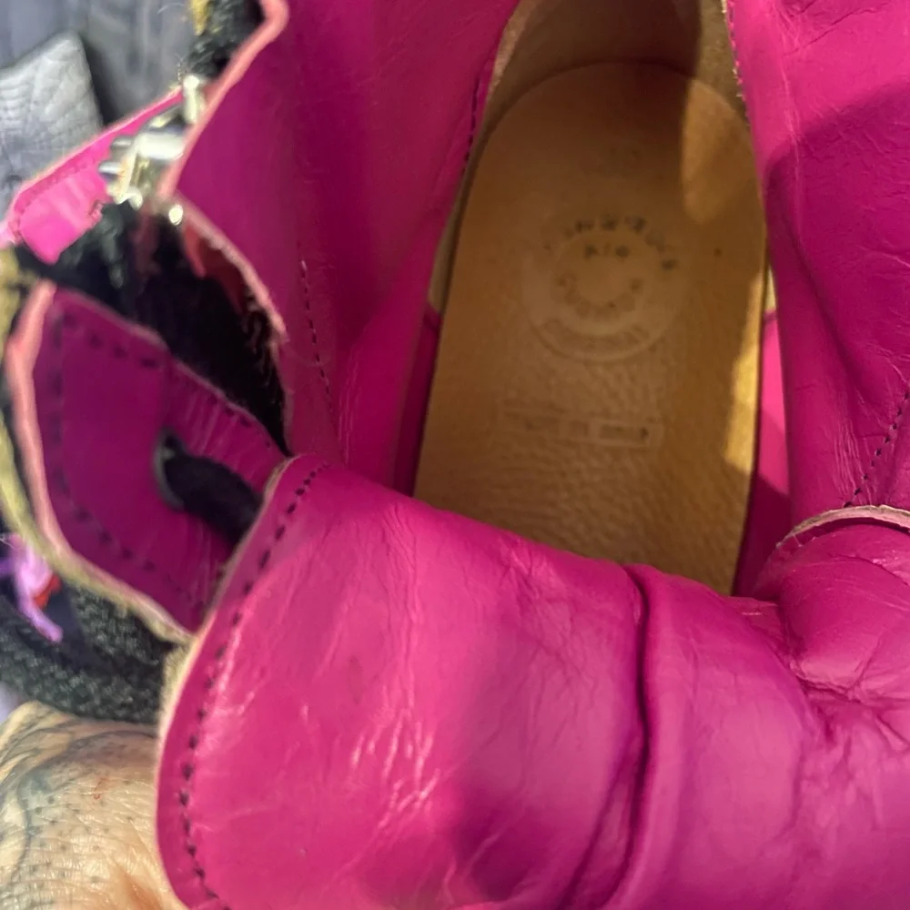 SOLD Pink New Rock Platform - Picture 4 of 6